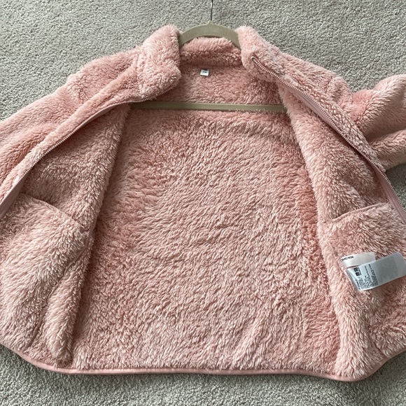 Uniqlo child’s pink fluffy zip up. Ages 9-10 in excellent condition - Picture 9 of 11
